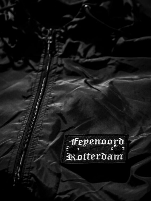 ▪️𝐅𝐄𝐘𝐄𝐍𝐎𝐎𝐑𝐃 𝐑𝐎𝐓𝐓𝐄𝐑𝐃𝐀𝐌▪️
Black Windrunner • FR patch • It’s not just an outfit, it’s a lifestyle.

Picture 📸 : @feyenart 
Jacket : @fr.kzk 

#feyenoord #rotterdam #soccer #fan #clothing